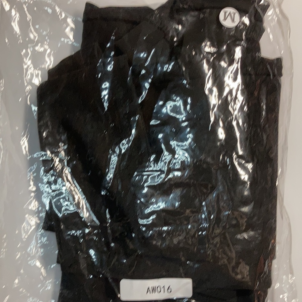 🦋NWT-BLACK FITNESS LEGGINGS- MEDIUM - Picture 5 of 7